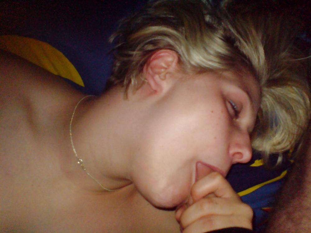 25P AMATEUR BITCH THREESOME