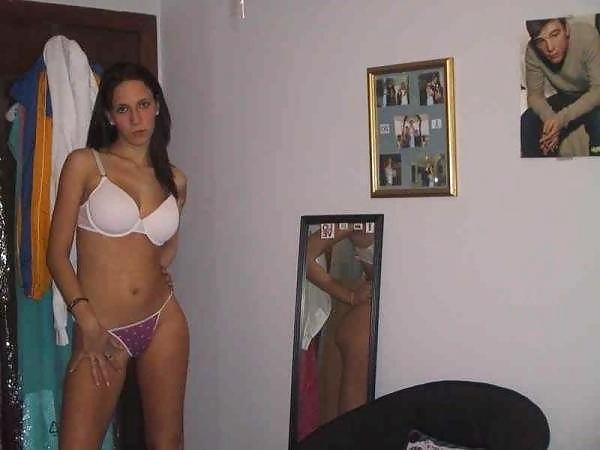 25P Hot Mix of Amateur Tenny Girls in Dessous & Lingerie