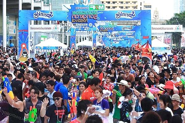 25P Amateur Self Shot Songkran Festival Thailand Funny Day