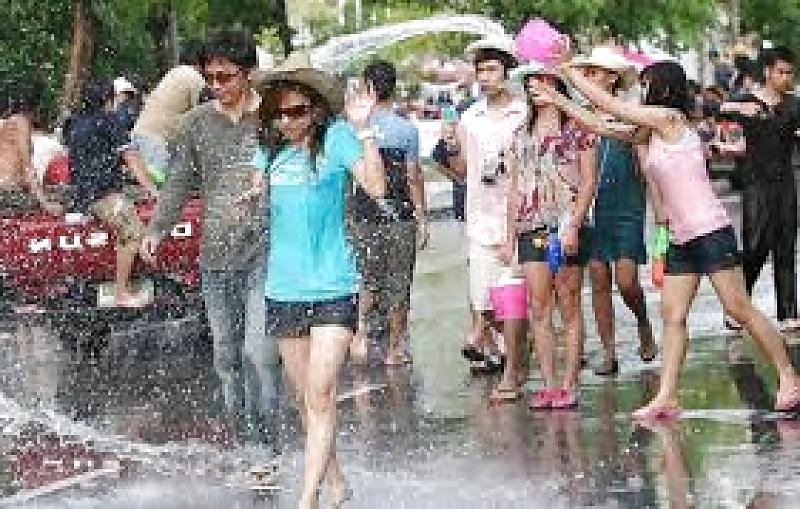 25P Amateur Self Shot Songkran Festival Thailand Funny Day