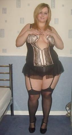 24P CUTE CHUBBY AMATEUR TEENS