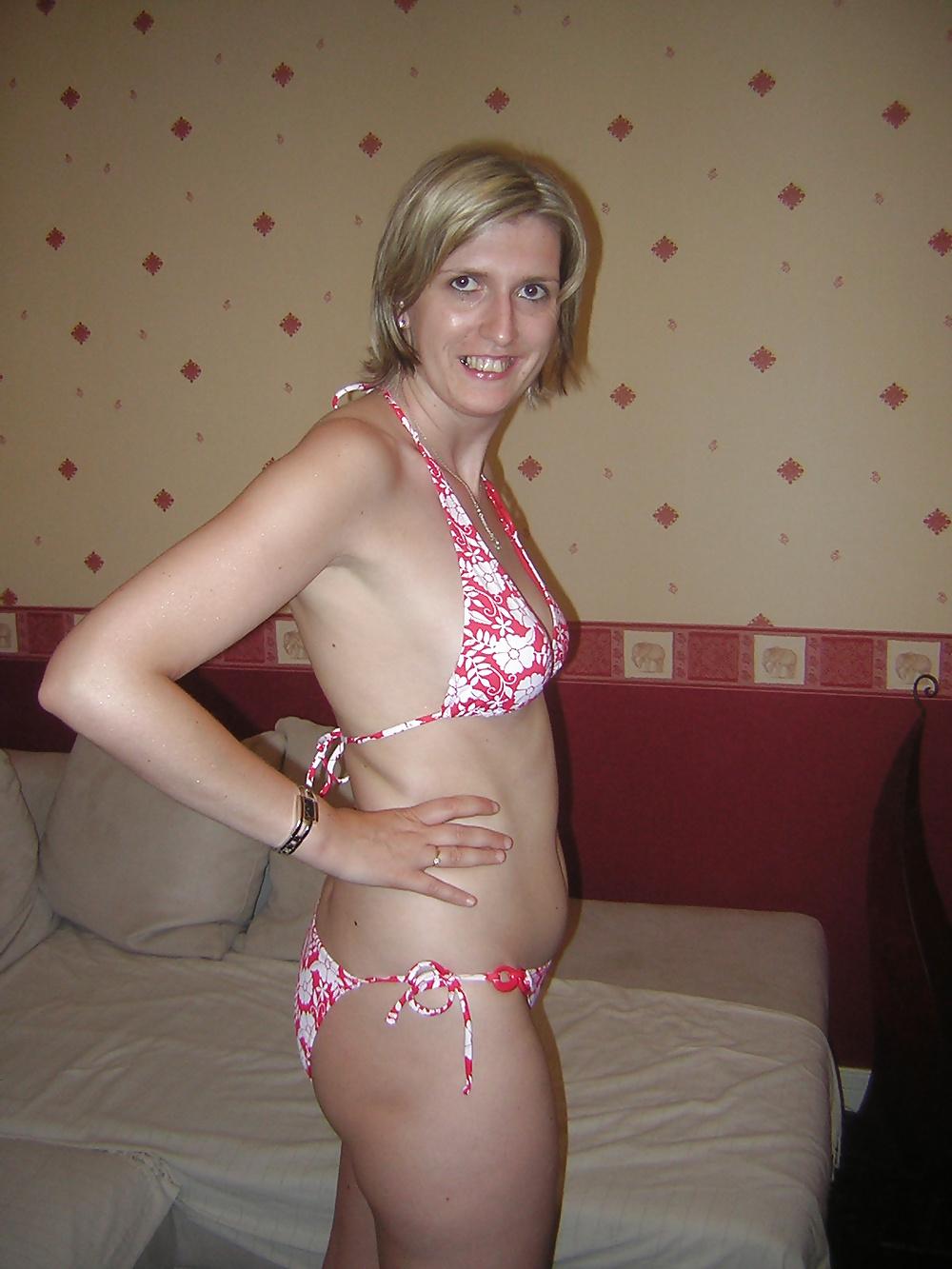 24P Aline French Amateur in bikini take facial