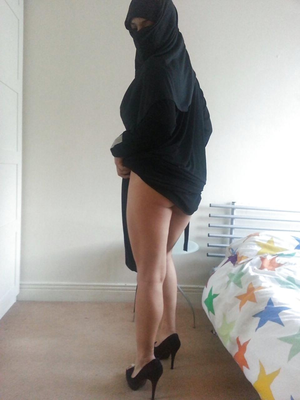 23P ARAB AMATEUR MUSLIM BEURETTE HIJAB BNAT BIG ASS vol.8