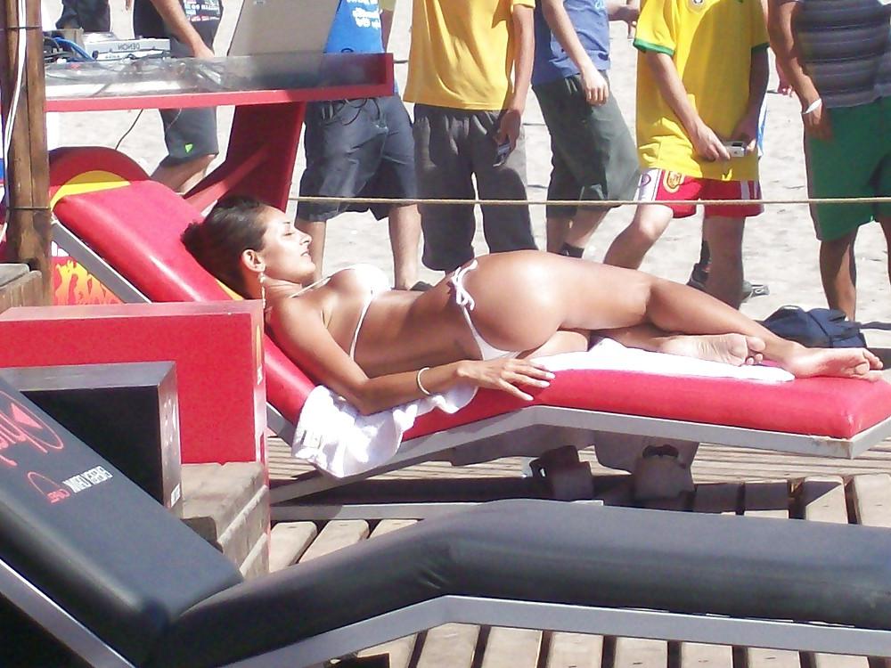 19P Amateur Thong Bikini pic's ass and Tits.