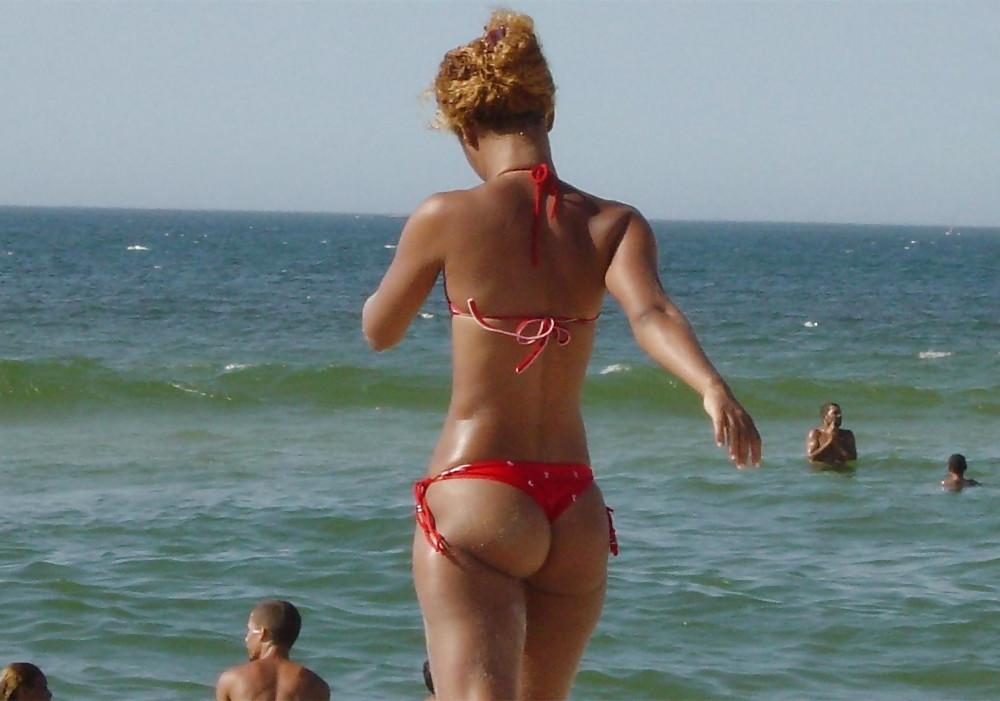 19P Amateur Thong Bikini pic's ass and Tits.