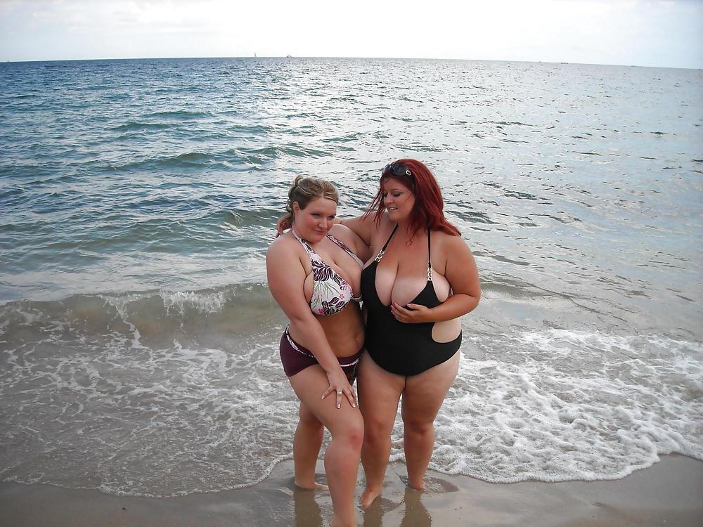 25P Chubby amateur in swimsuit