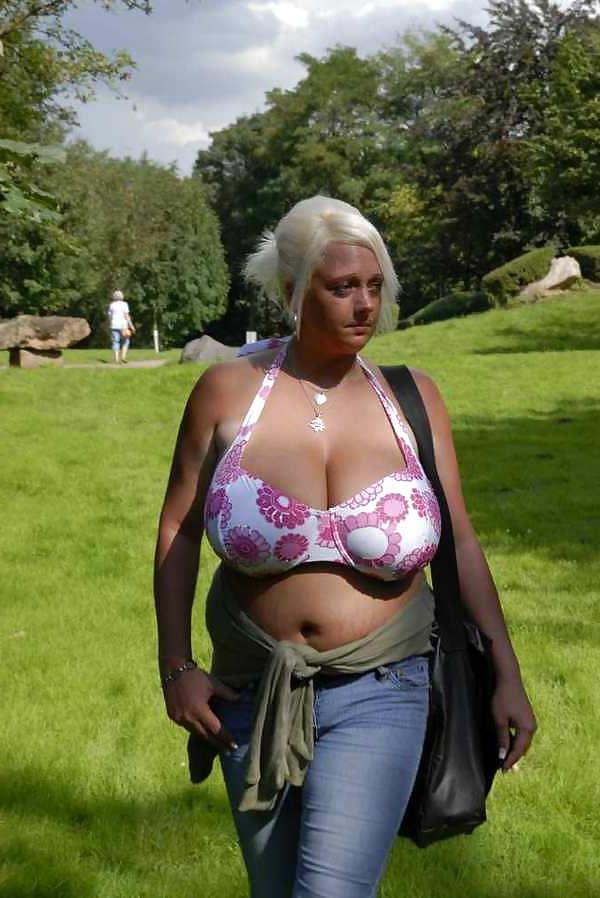 25P Chubby amateur in swimsuit