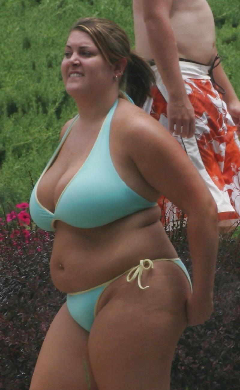 25P Chubby amateur in swimsuit