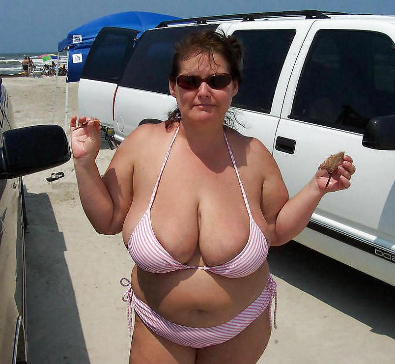 25P Chubby amateur in swimsuit
