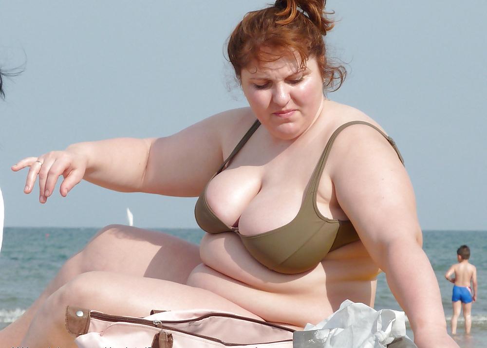 25P Chubby amateur in swimsuit