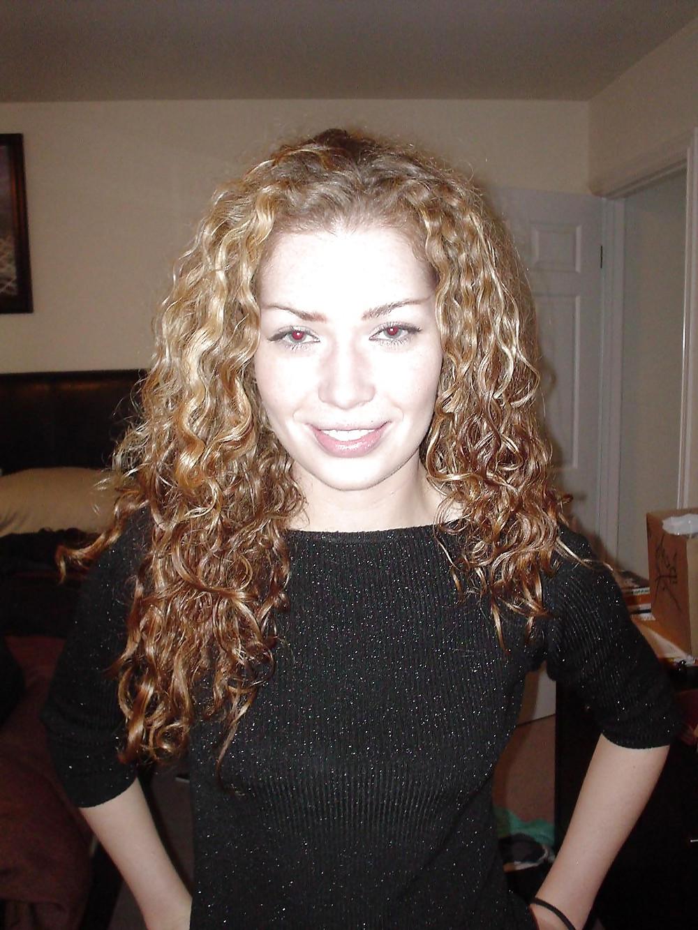 25P Very hot submissive amateur wife