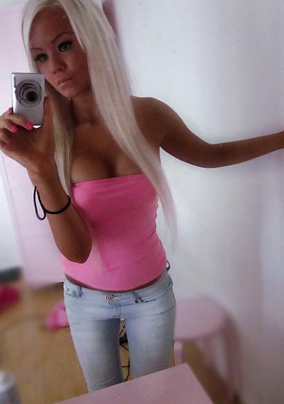 25P Busty amateur babes.