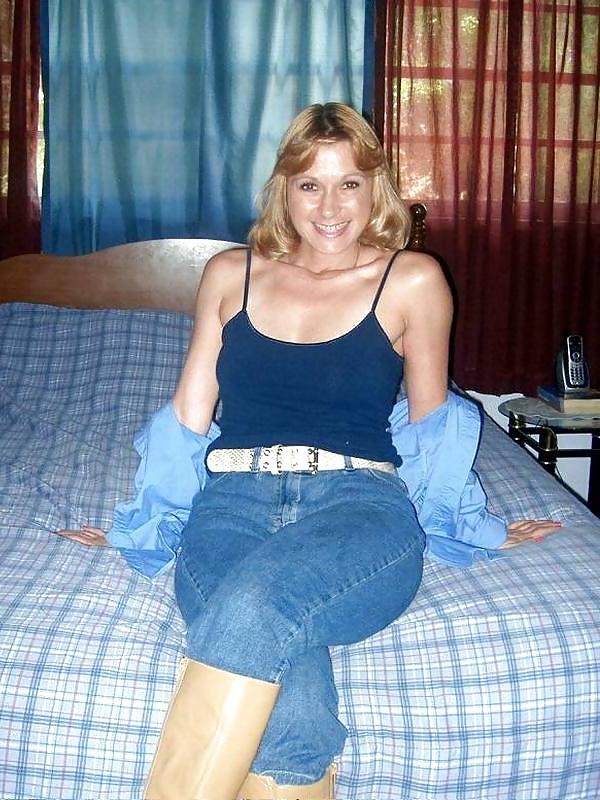 25P Mature blonde amateur