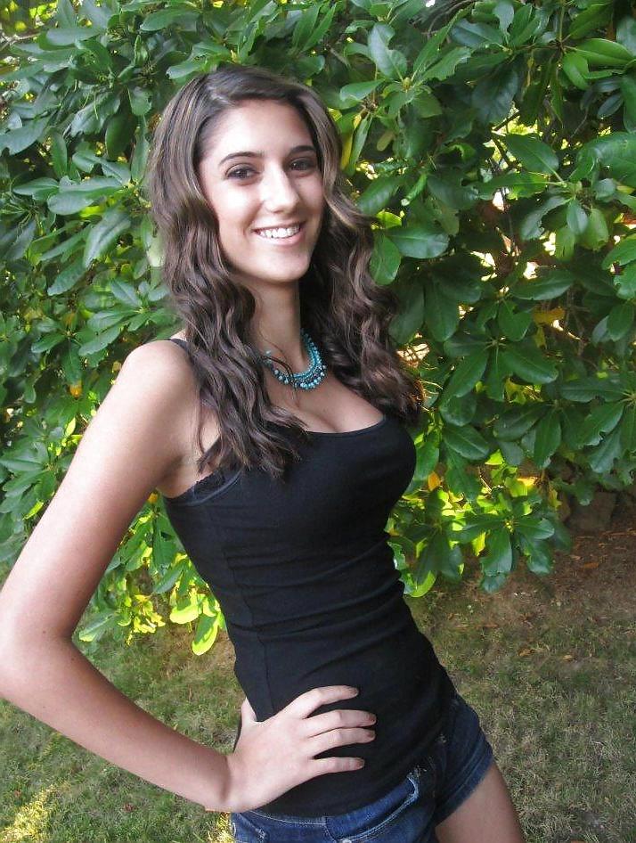 25P Some Amateur sexy babe pics