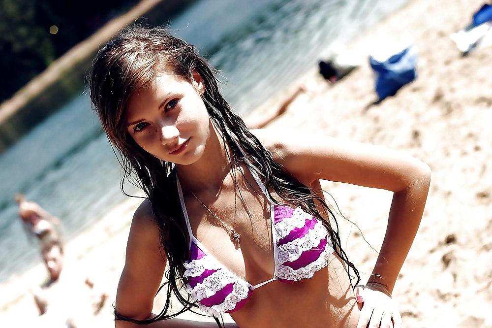 25P Amateur Ladies For Professional Fappers (Beach Theme)