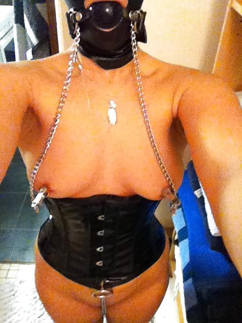11P Topbiche corset latex, plug, hook, nipple, gag amateur anal