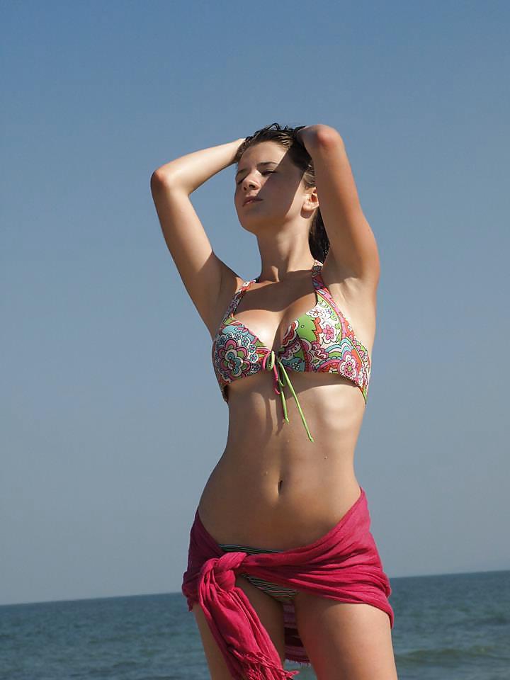 25P Bulgarian amateur girls tits pt.7