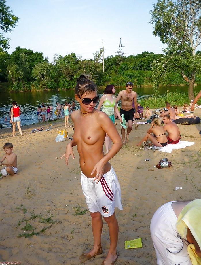 25P Amateur Teen Naked outdoor