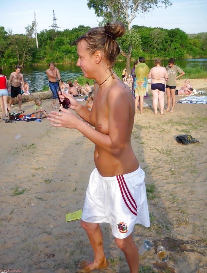 25P Amateur Teen Naked outdoor