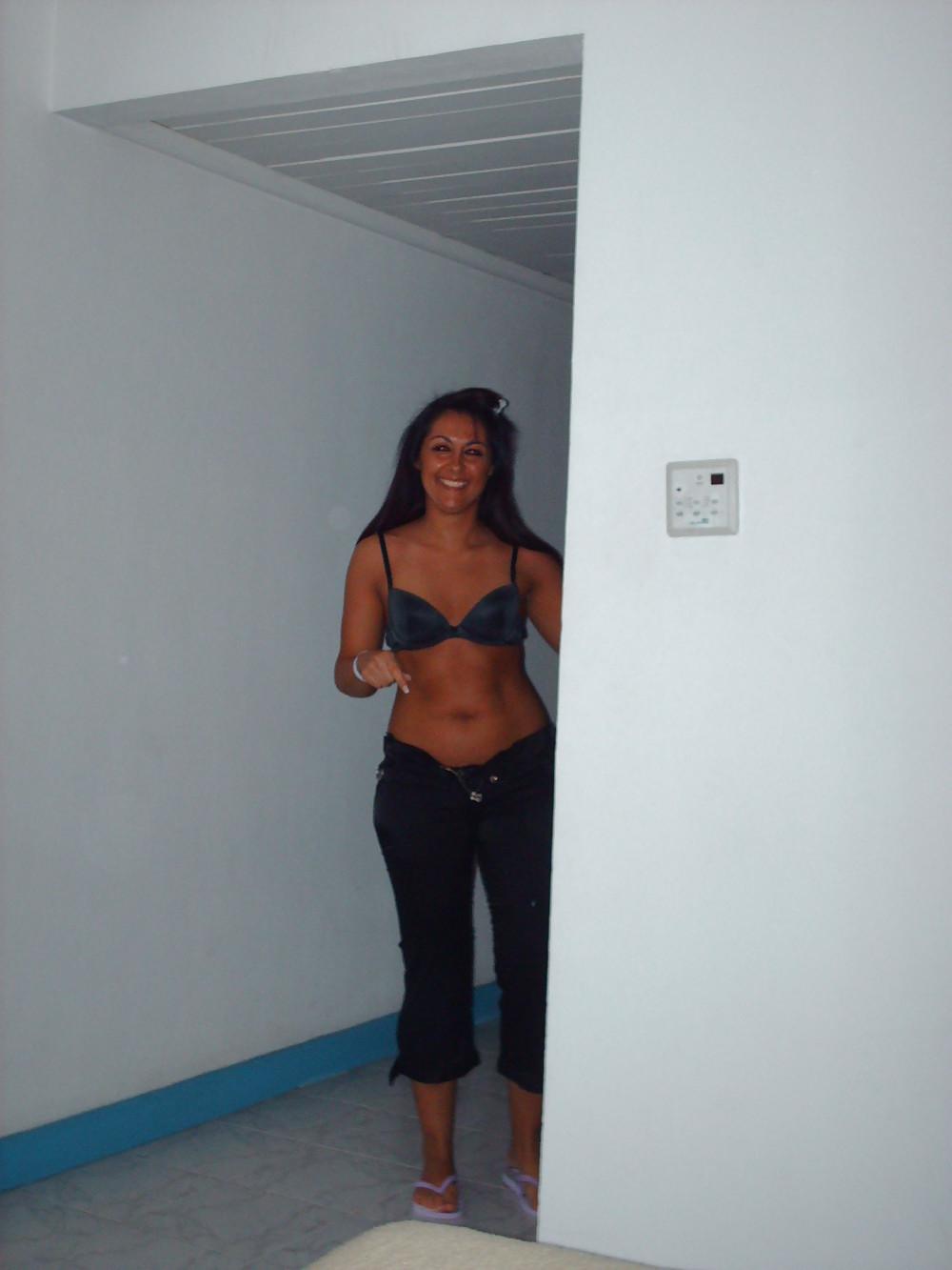25P Sexy Amateur Brunette MILF Posing and Sucking