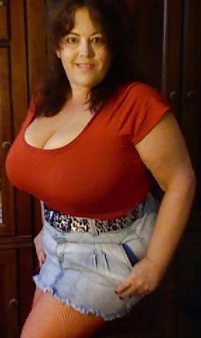 25P Huge Amateur Tits in Tight Tops