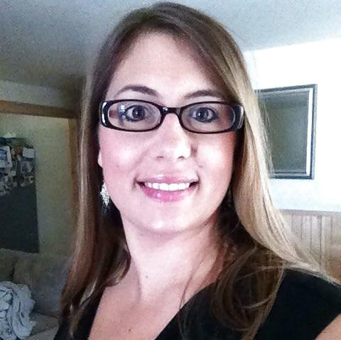 25P Amateur Glasses Milf