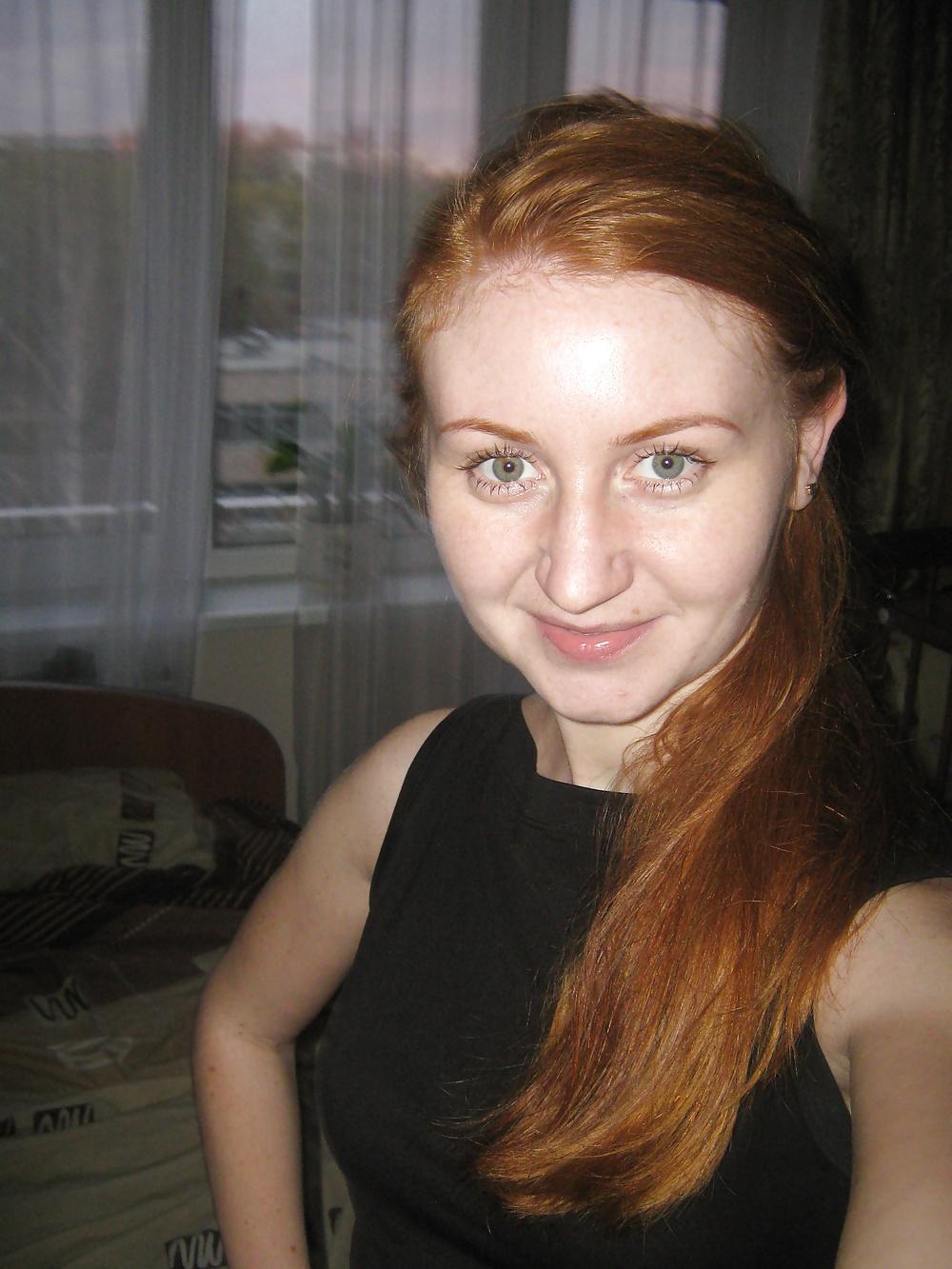 25P Amateur Private Photo 21 Redhead