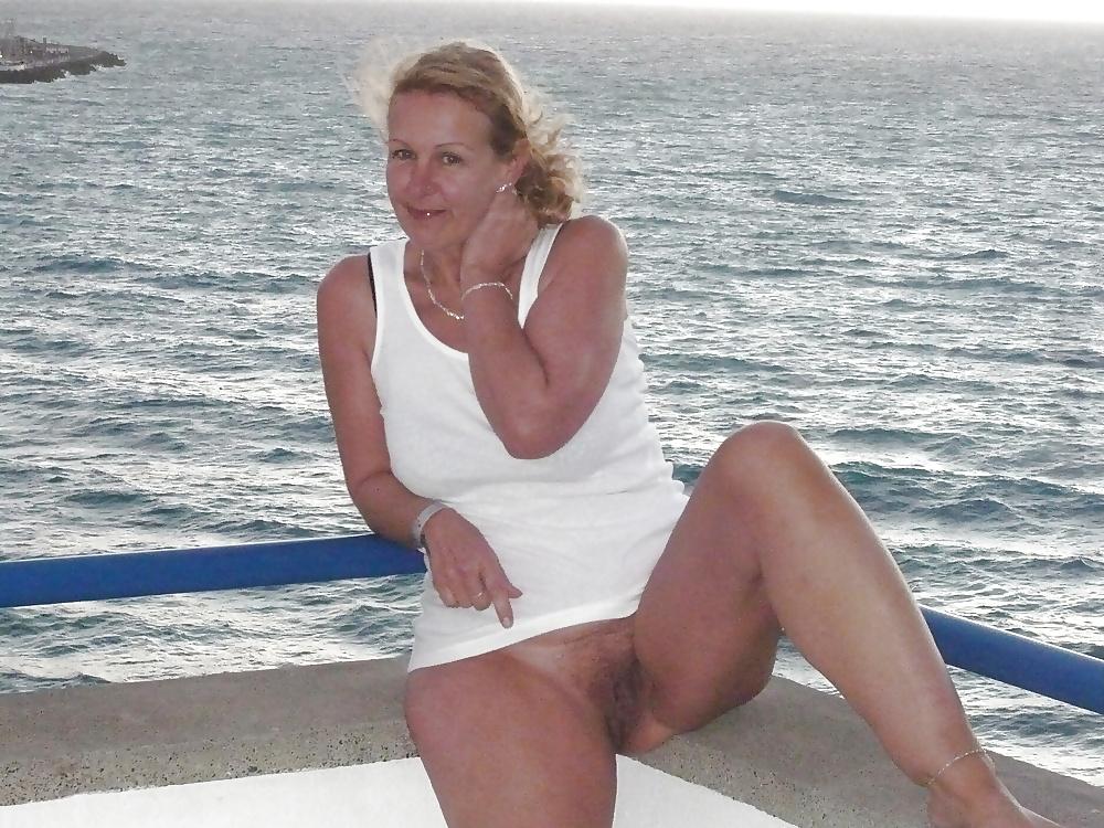 25P Only the best amateur mature ladies.83