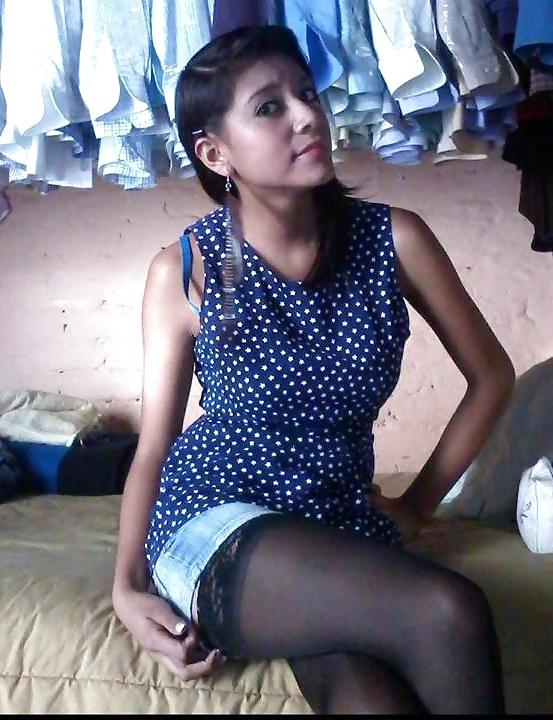 25P Teens amateur in pantyhose