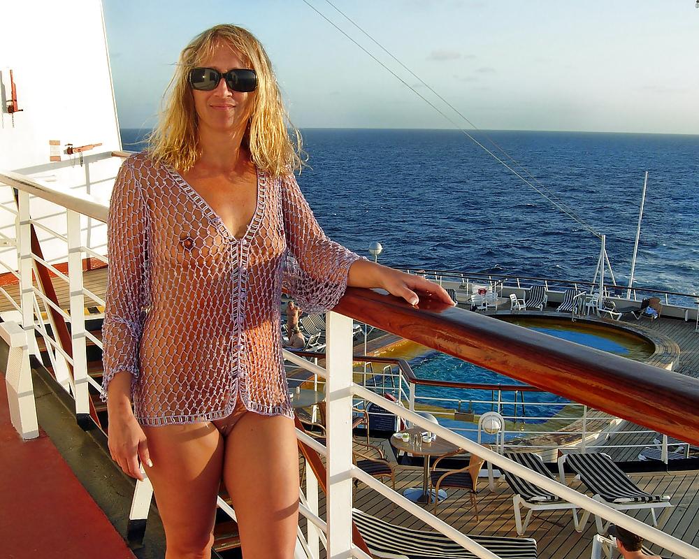 25P BEAUTIFUL AMATEUR  MILFS & MATURES