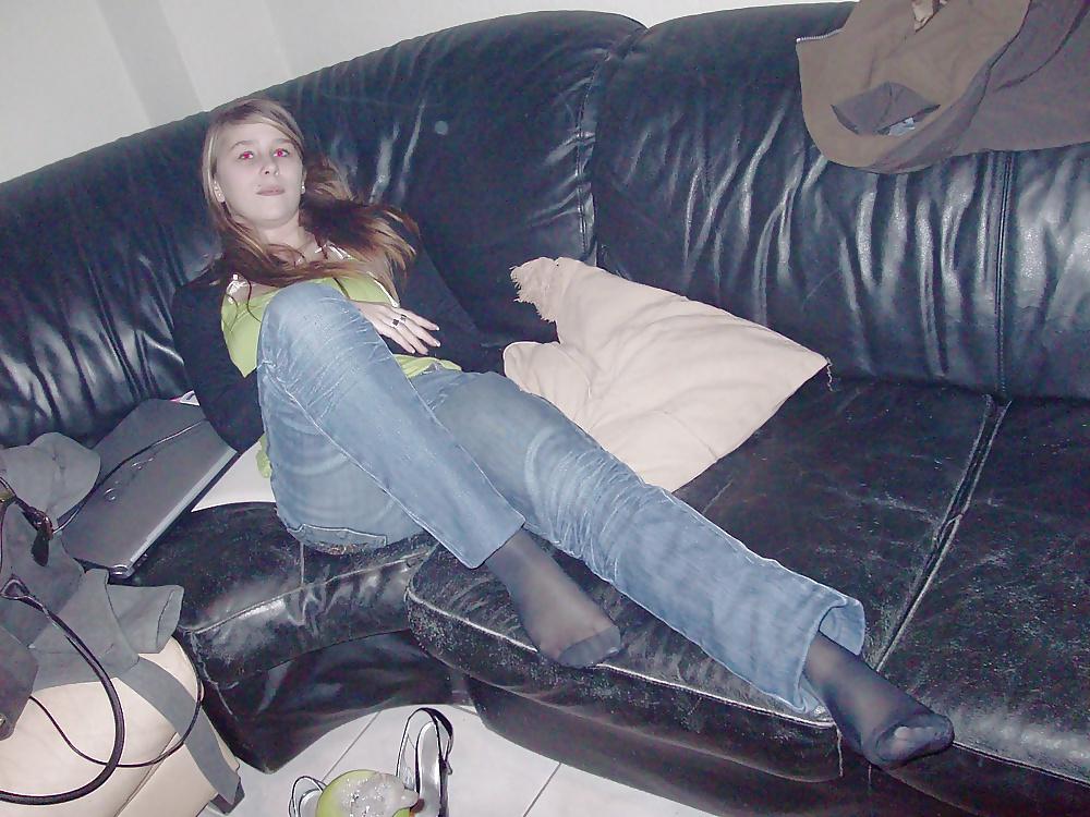25P Amateur girl in pantyhose
