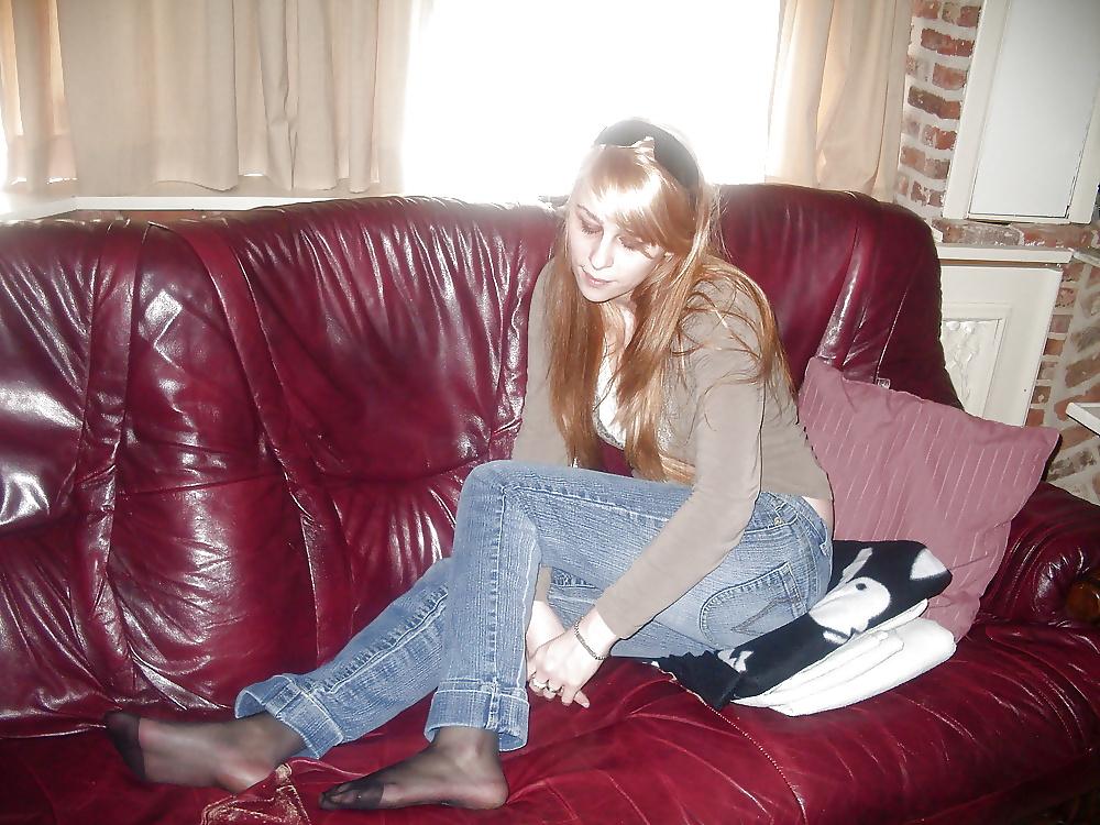 25P Amateur girl in pantyhose