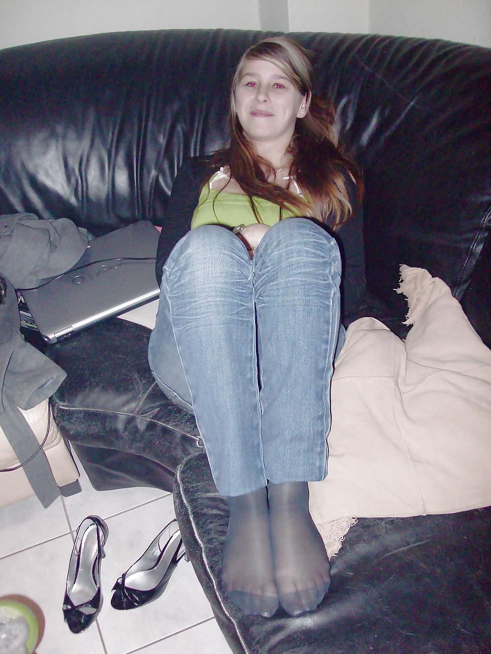 25P Amateur girl in pantyhose