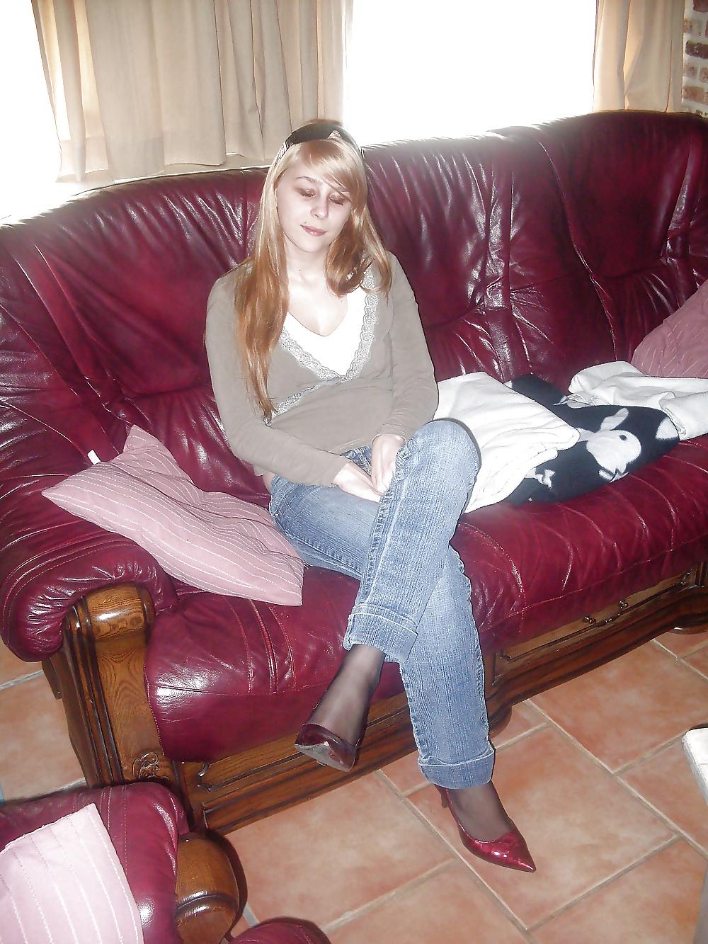 25P Amateur girl in pantyhose