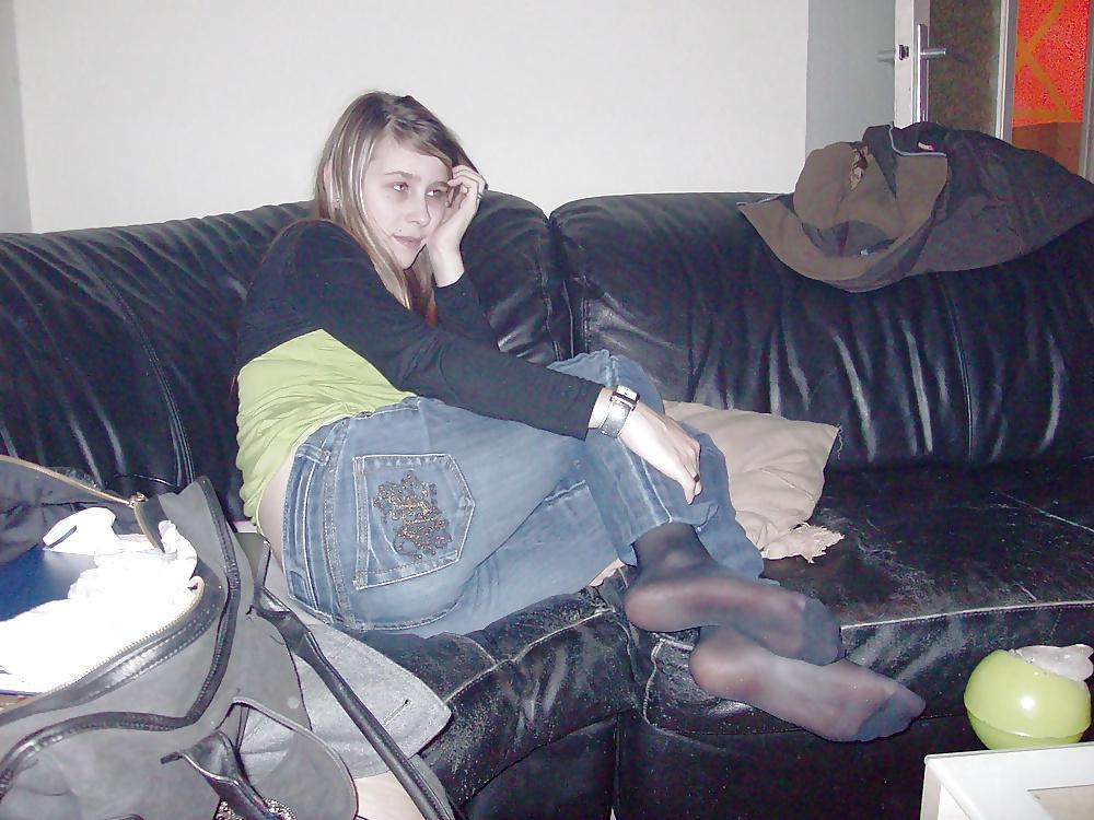 25P Amateur girl in pantyhose