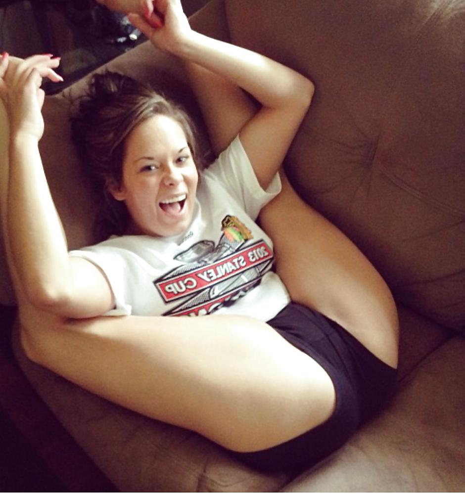 23P Amateur camel toes