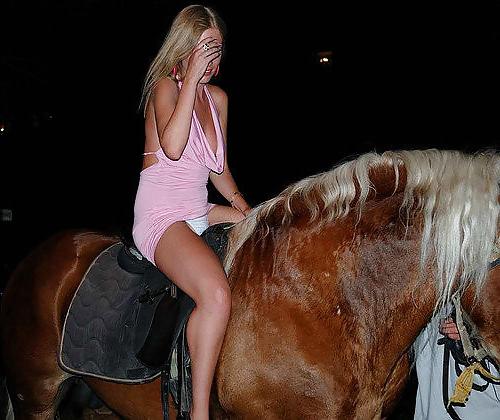 25P White panties 1:Amateur upskirt voyeur.
