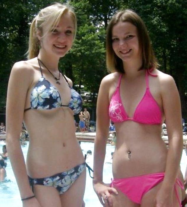 25P Amateur Teens on the Beach 