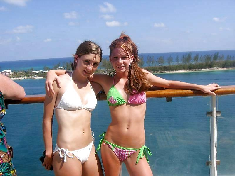 25P Amateur Teens on the Beach 