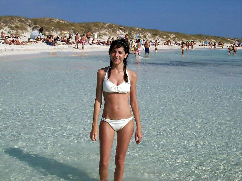 25P Amateur Teens on the Beach 