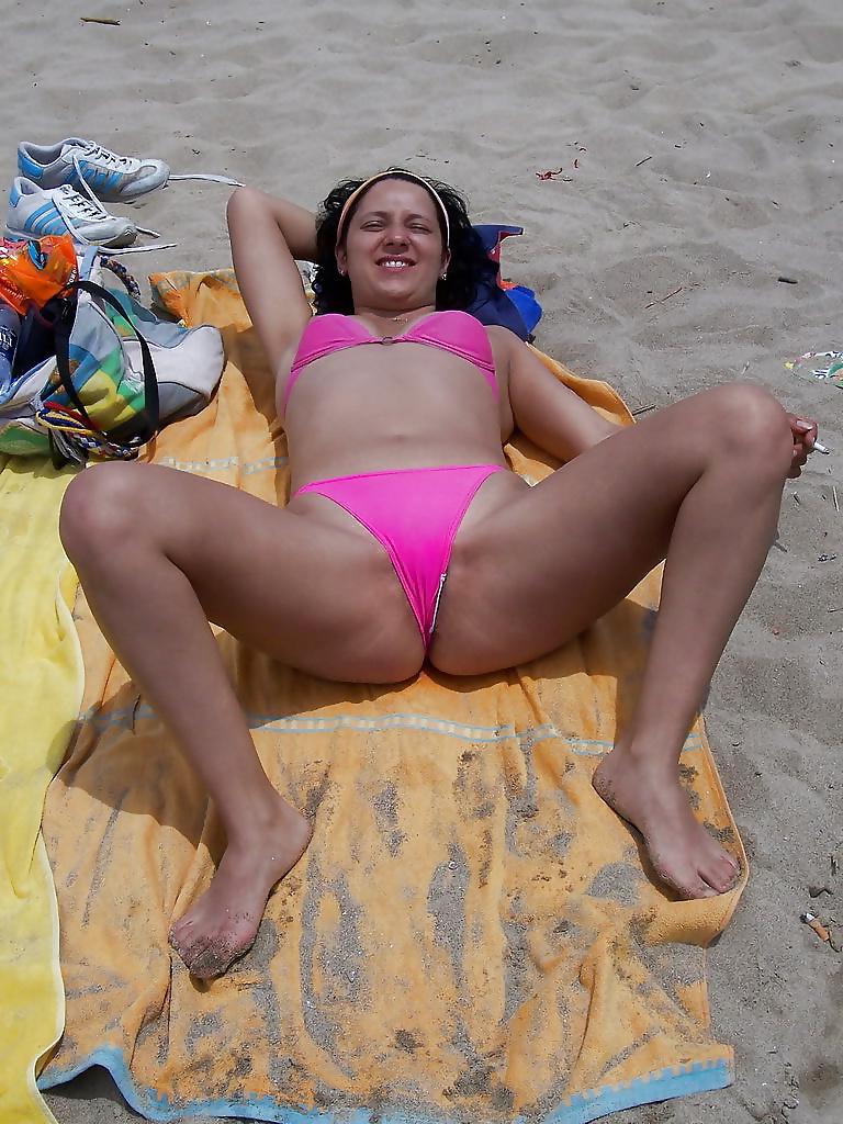 25P Amateur beach