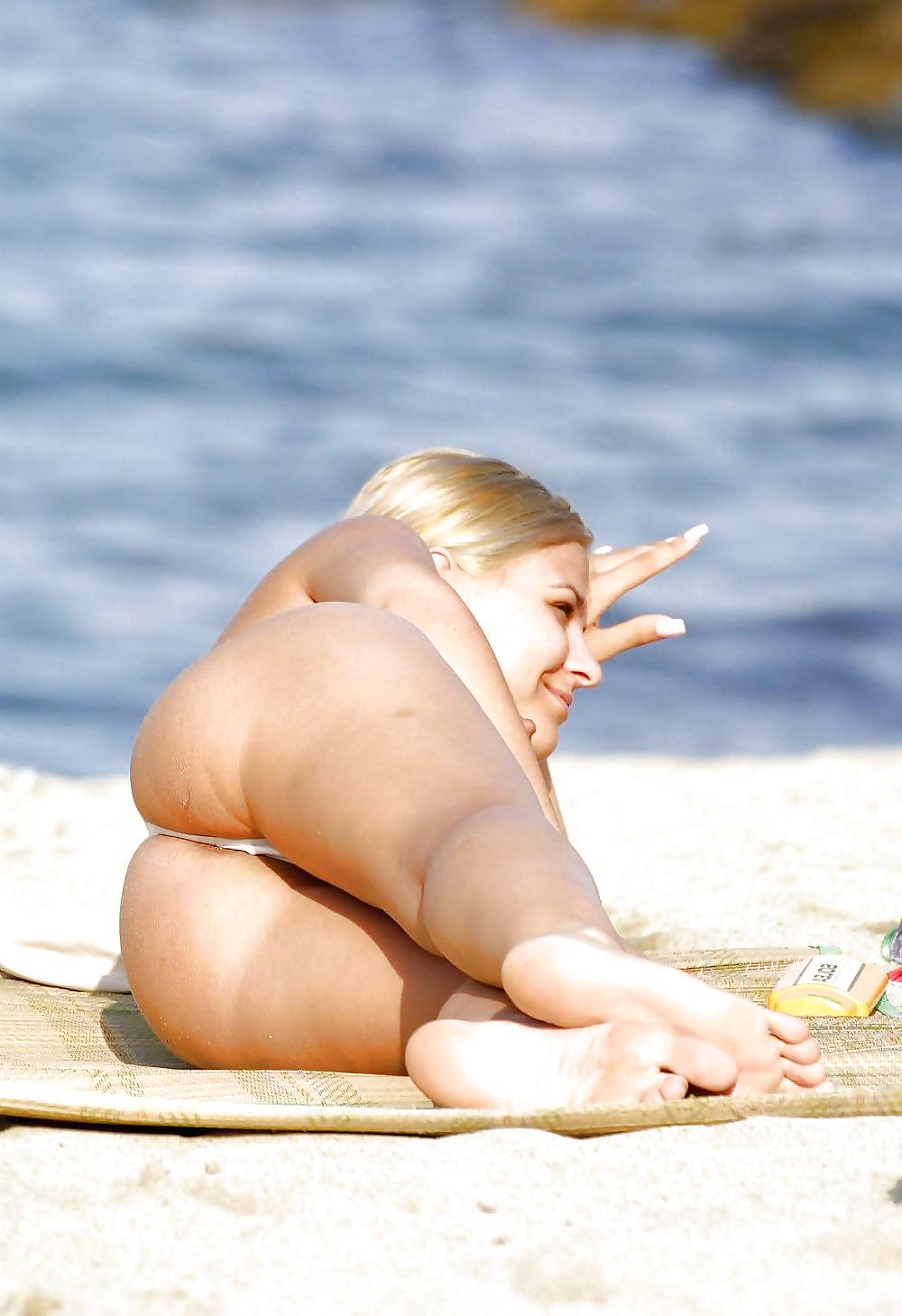 25P Amateur beach