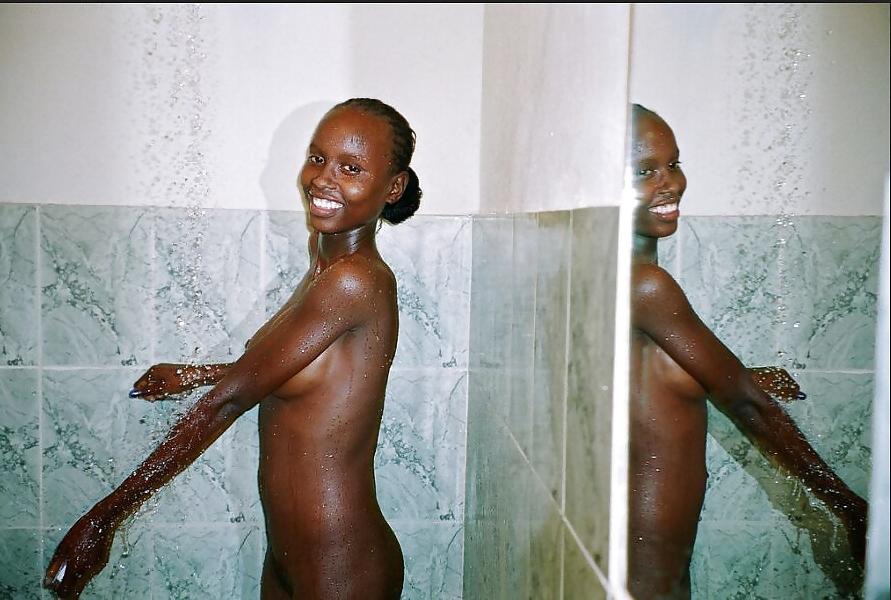 25P Ebony babes amateur