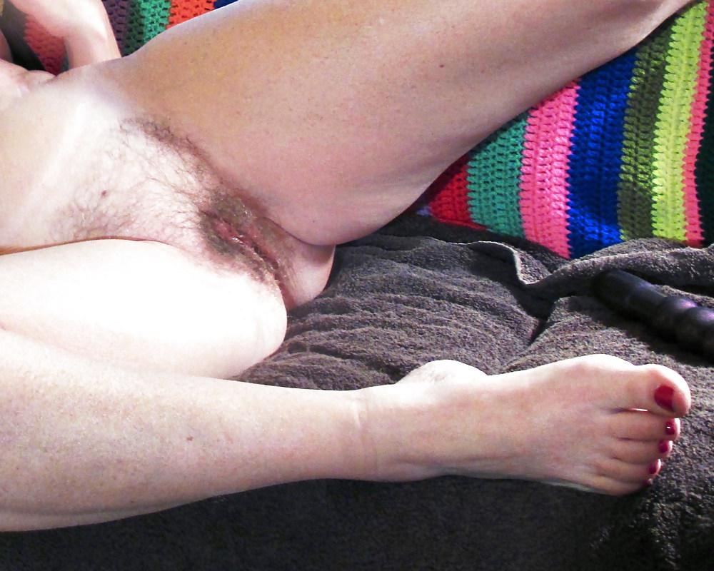 17P Amateur Wife's Pussy and Feet