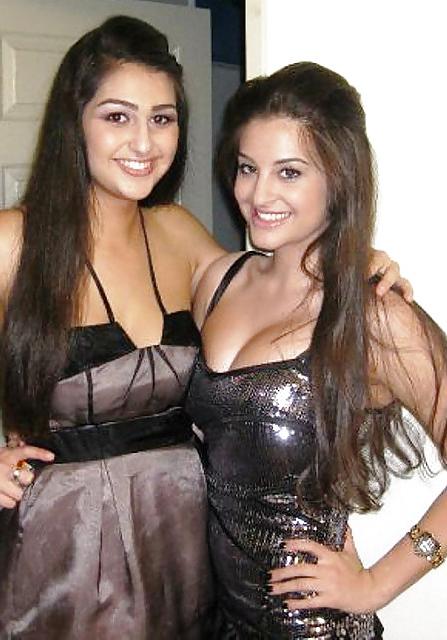 25P Beautiful Busty Amateur Brunette Gallery