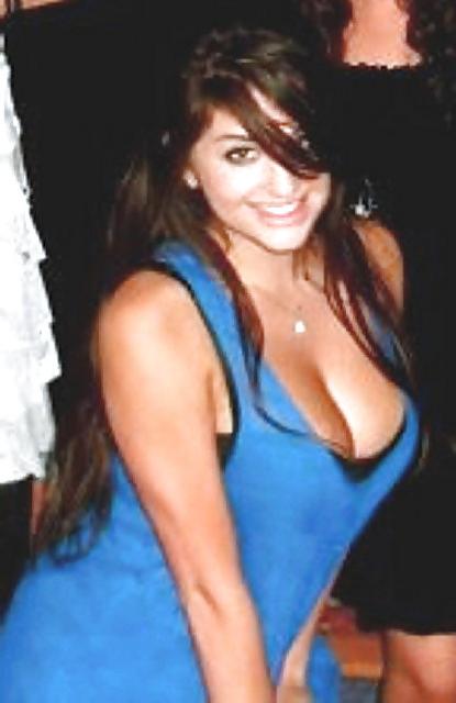 25P Beautiful Busty Amateur Brunette Gallery