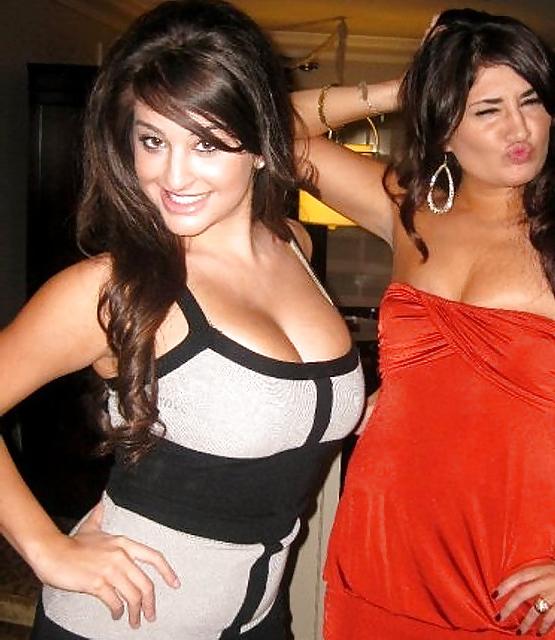 25P Beautiful Busty Amateur Brunette Gallery