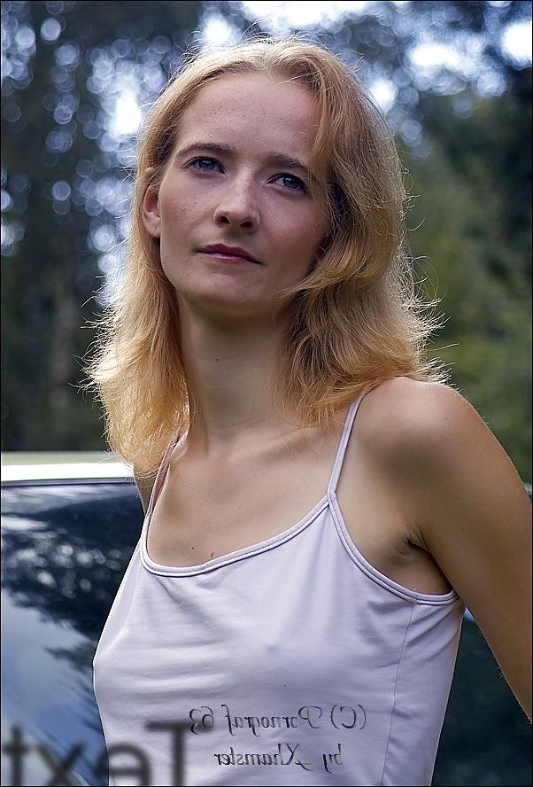 20P Amateurmodell NACKT in der Natur 02