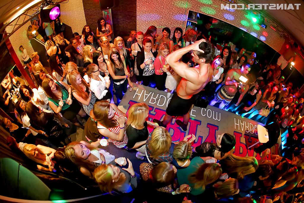16P Dirty-minded amateurs going crazy at the wild drunk party