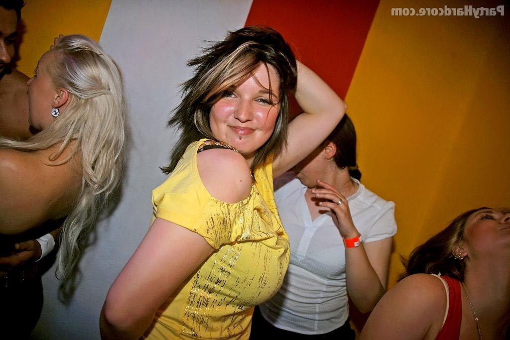 16P Slutty amateur gals showcasing their blowjob skills at the drunk party